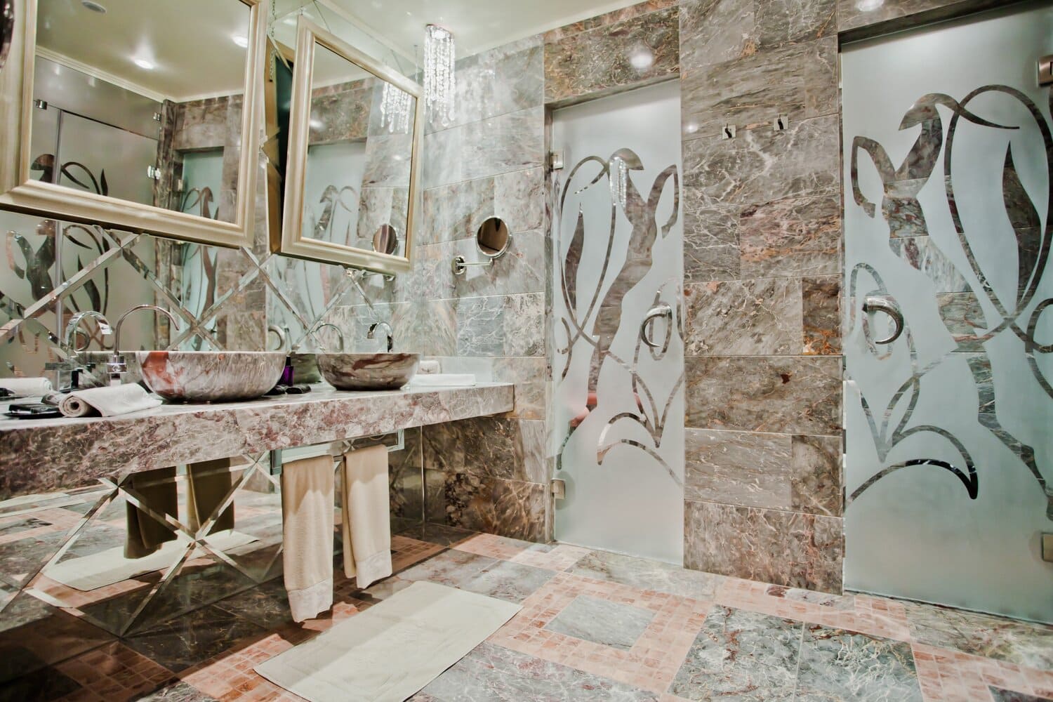 Suite_Hollywood_Design_Bathroom.jpg