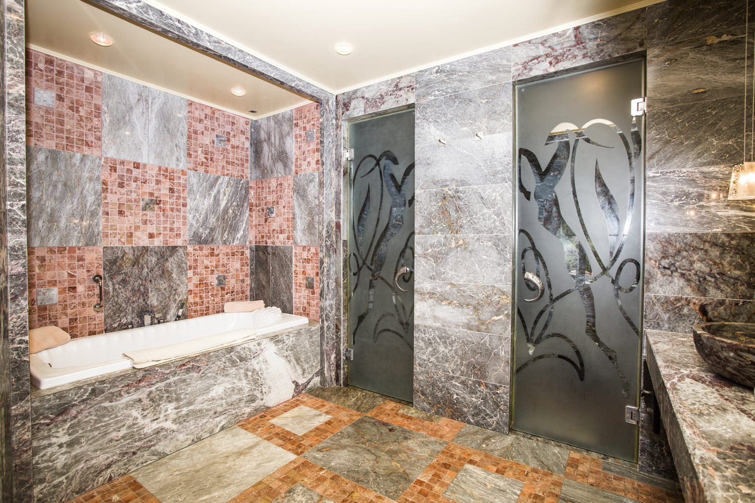 Studio_Deluxe_Bathroom_1.jpg