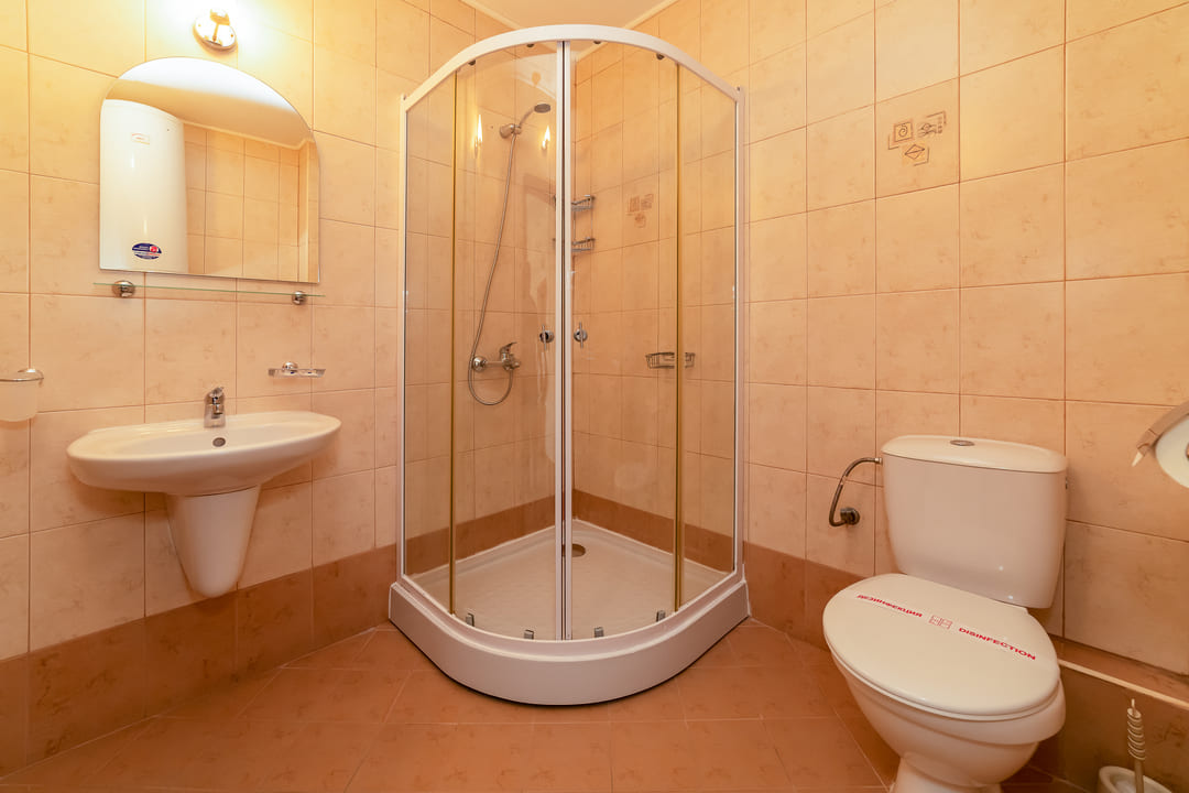 App_2_Bed_Bathroom.jpg