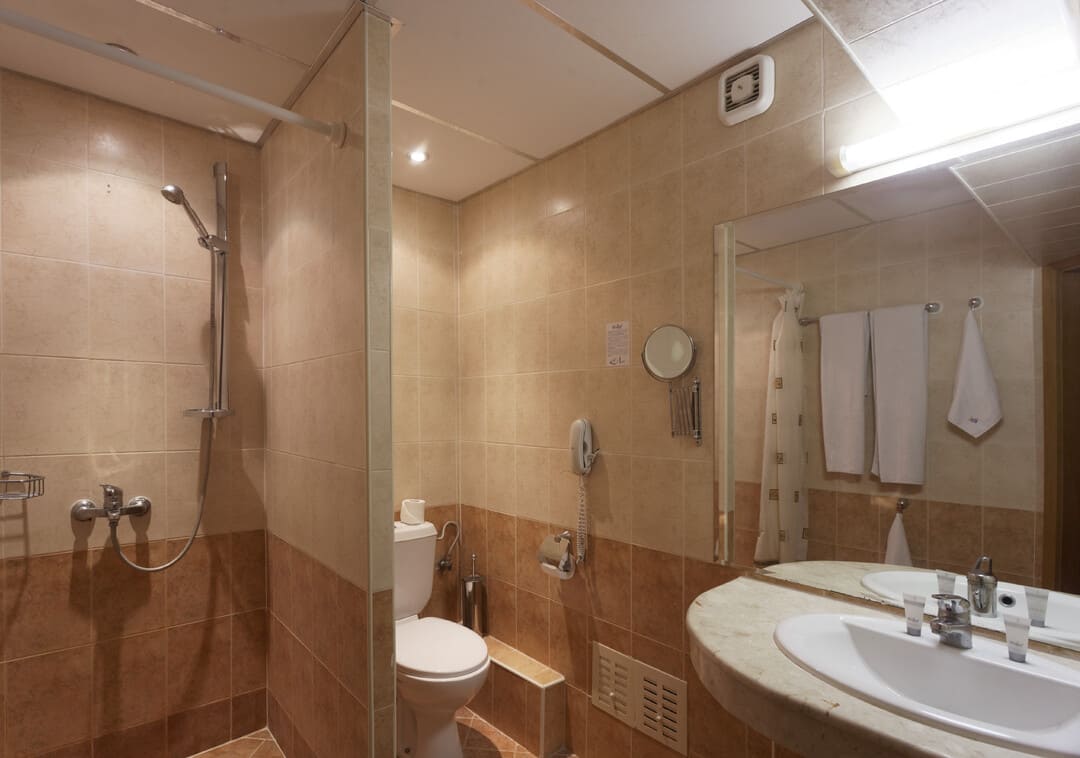 DBL_Bathroom.jpg