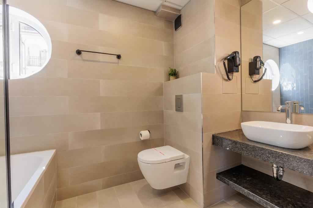 Sea_Sand_Toilet.jpg