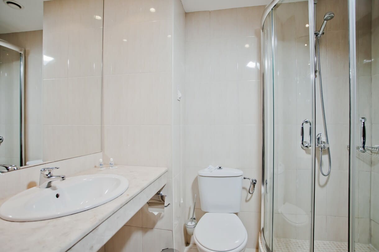 DBL_Bathroom.jpg