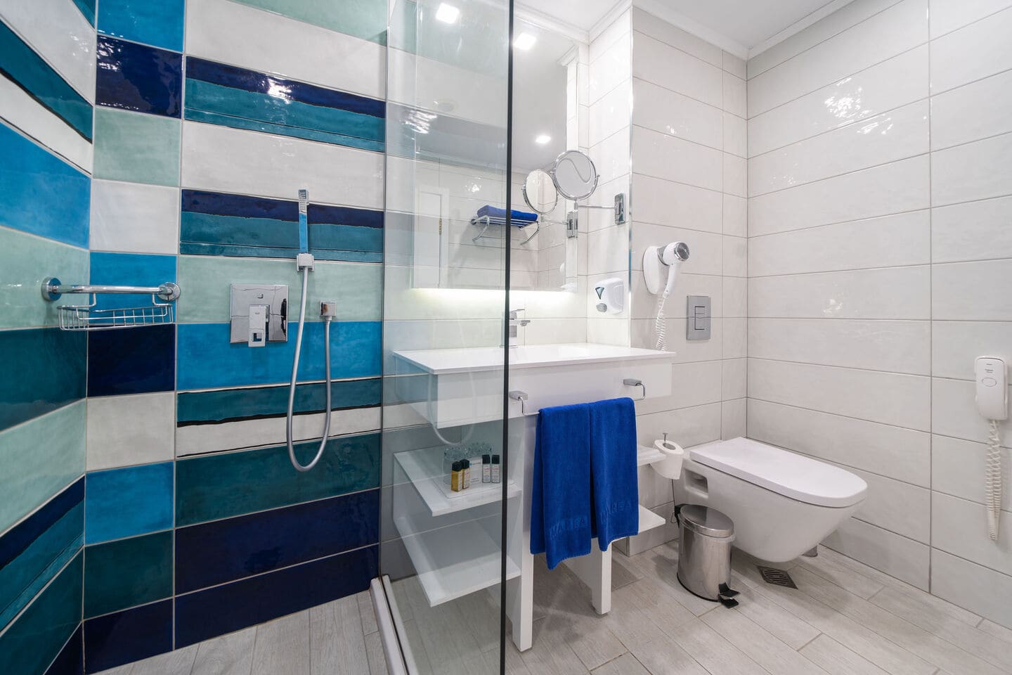 DBL_room_Bathroom.jpg