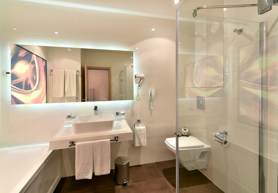 App_2_Bed_Bathroom_1.jpg