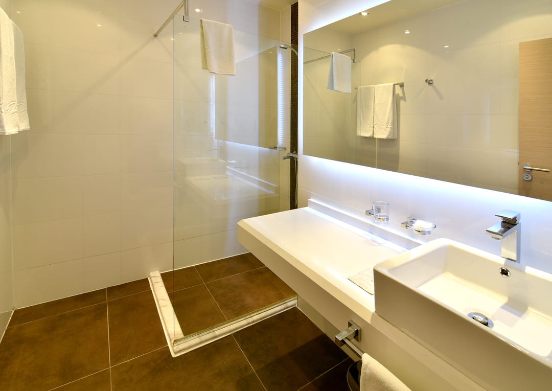 App_2_Bed_Bathroom_4.jpg