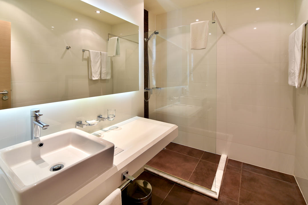 DBL_Superior_Bathroom_1.jpg