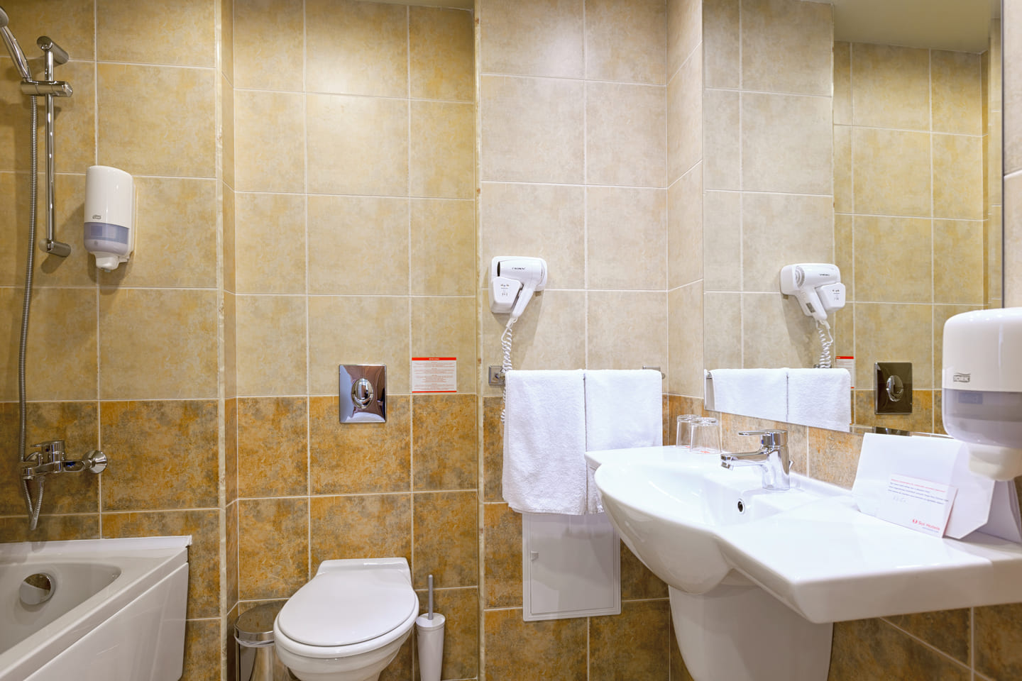App_1_Bed_PV_Bathroom.jpg