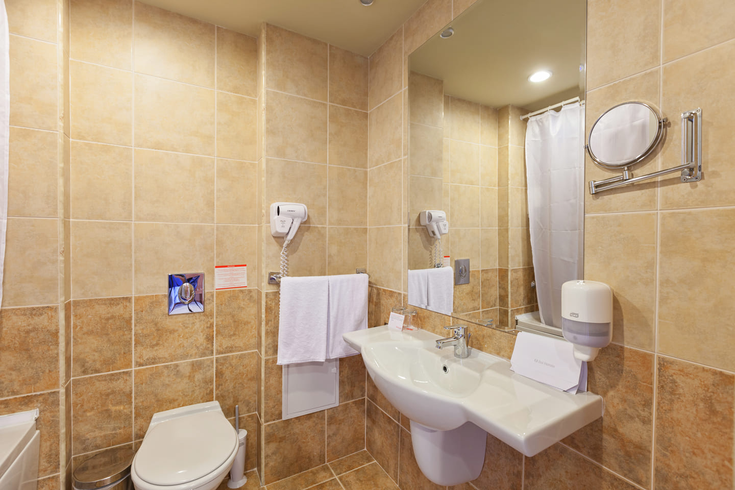 Studio_Bathroom.jpg