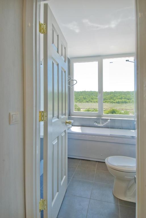 Bathroom_1.jpg