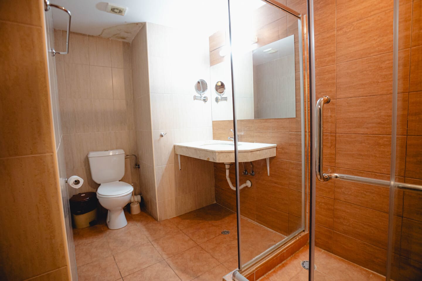 DBL_Bathroom.jpg