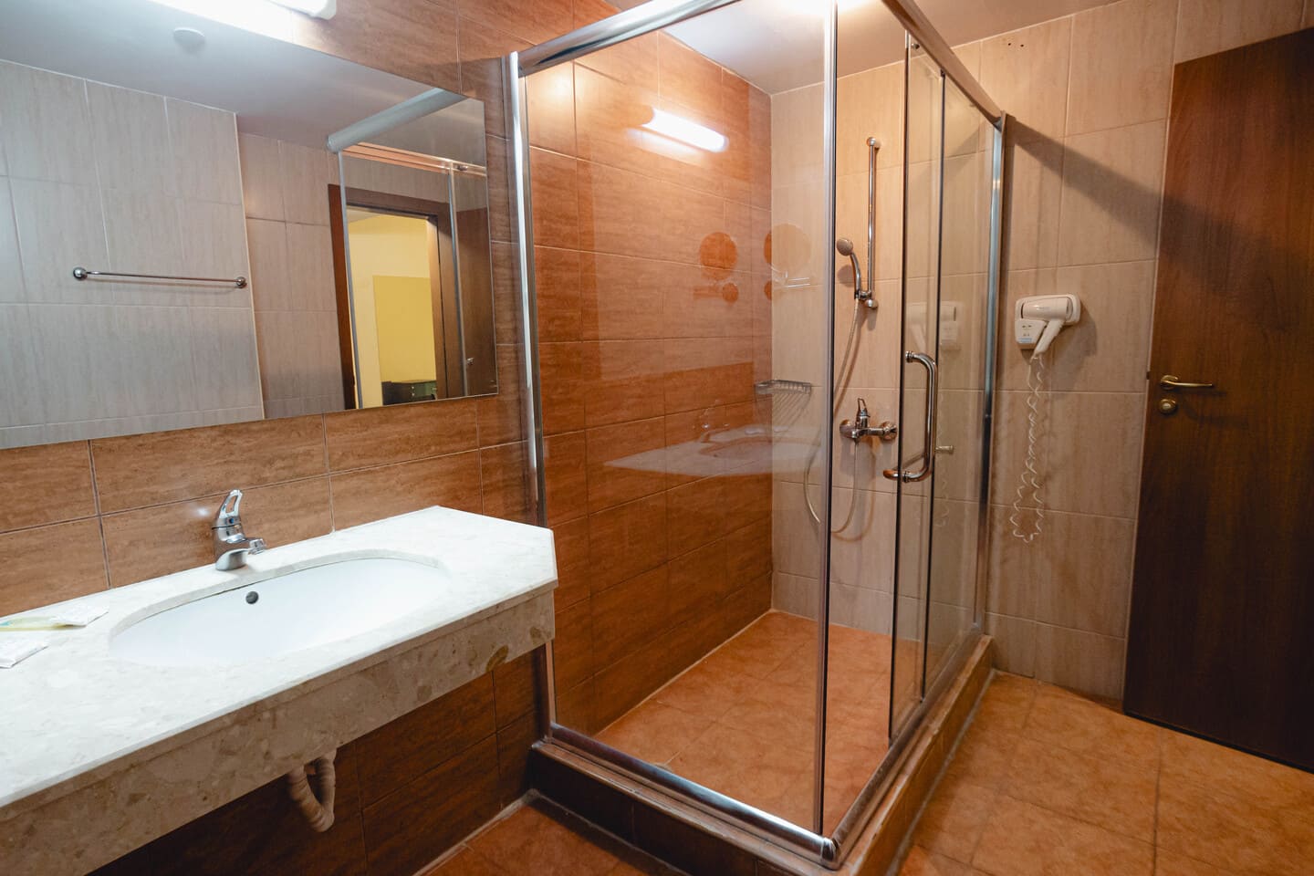 DBL_Bathroom_2.jpg