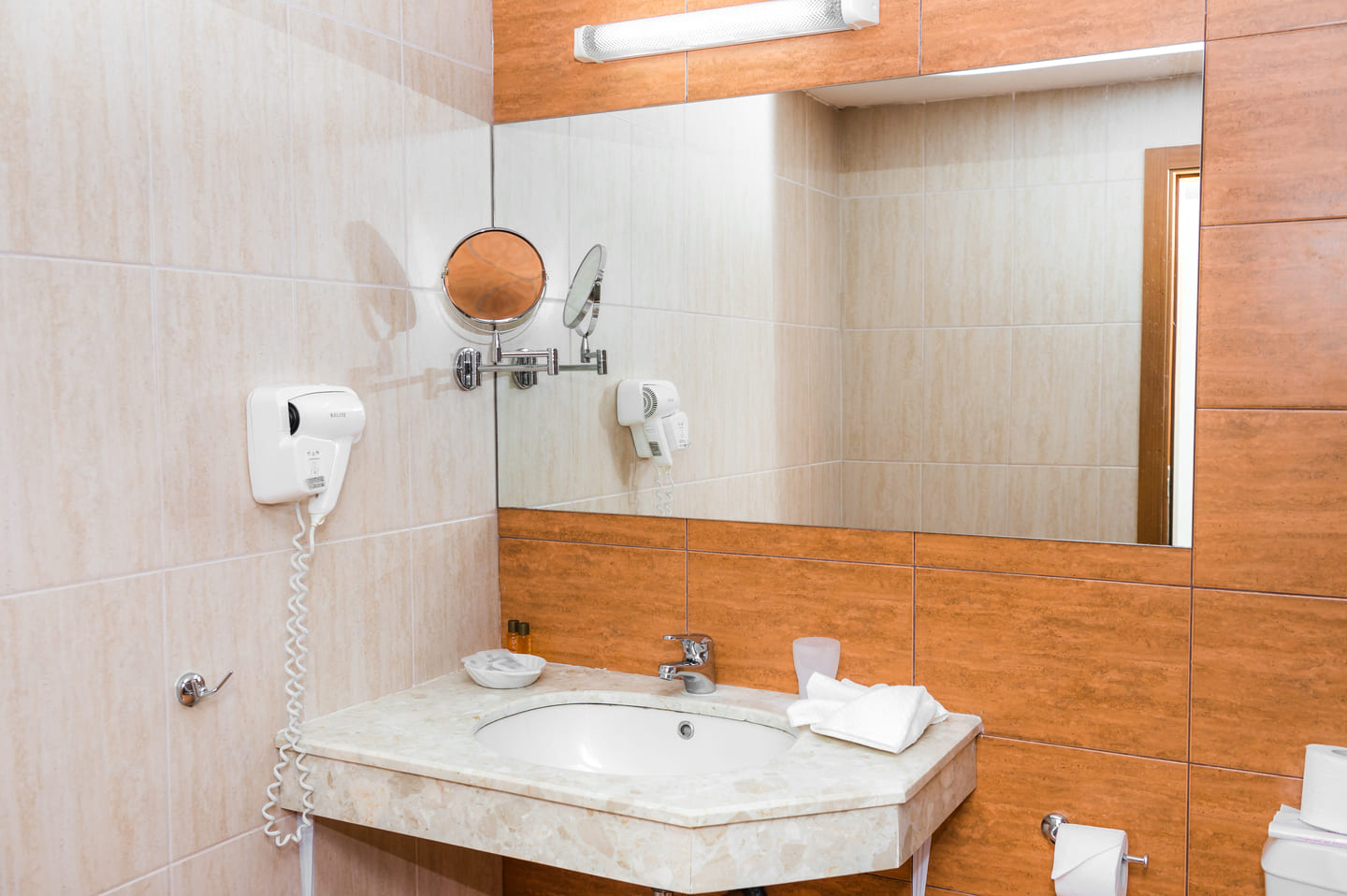 DBL_Bathroom_3.jpg