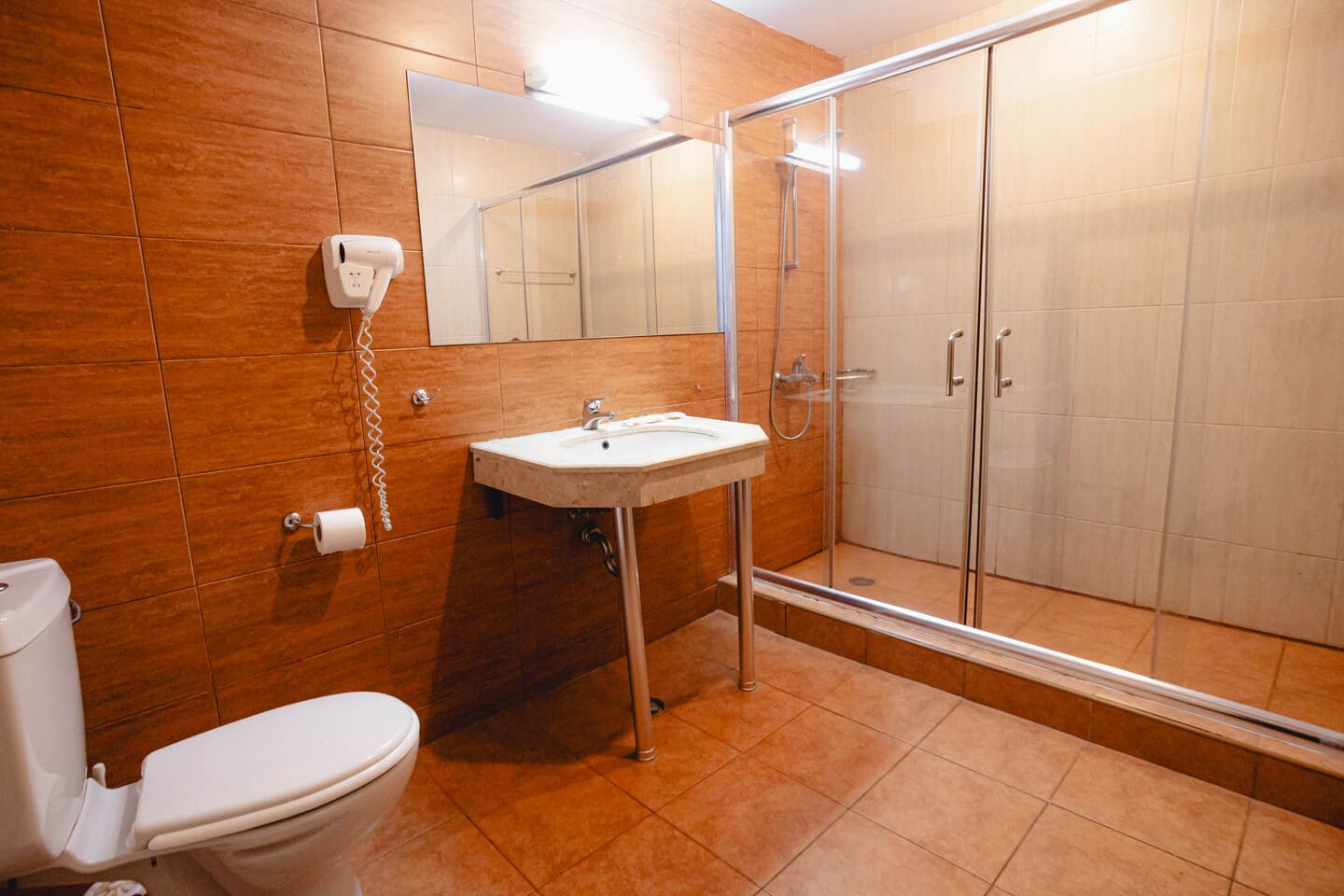 DBL_Superior_Bathroom.jpg