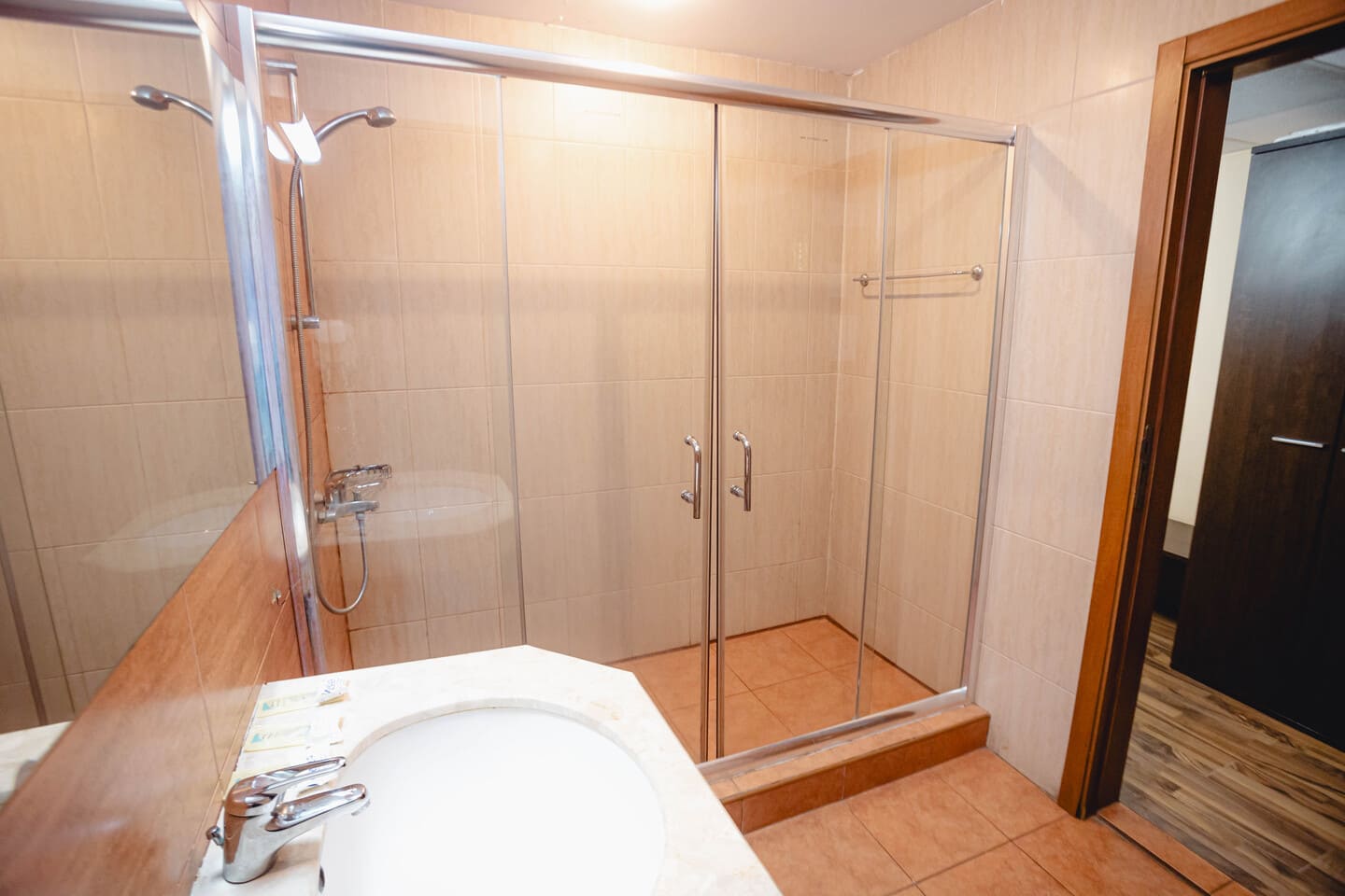 DBL_Superior_Bathroom_2.jpg