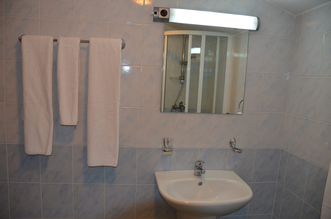 App_2_Bed_Bathroom.jpg