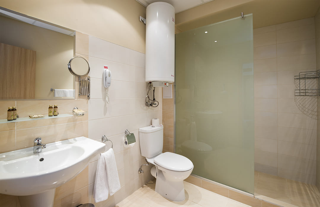 DBL_Bathroom.jpg