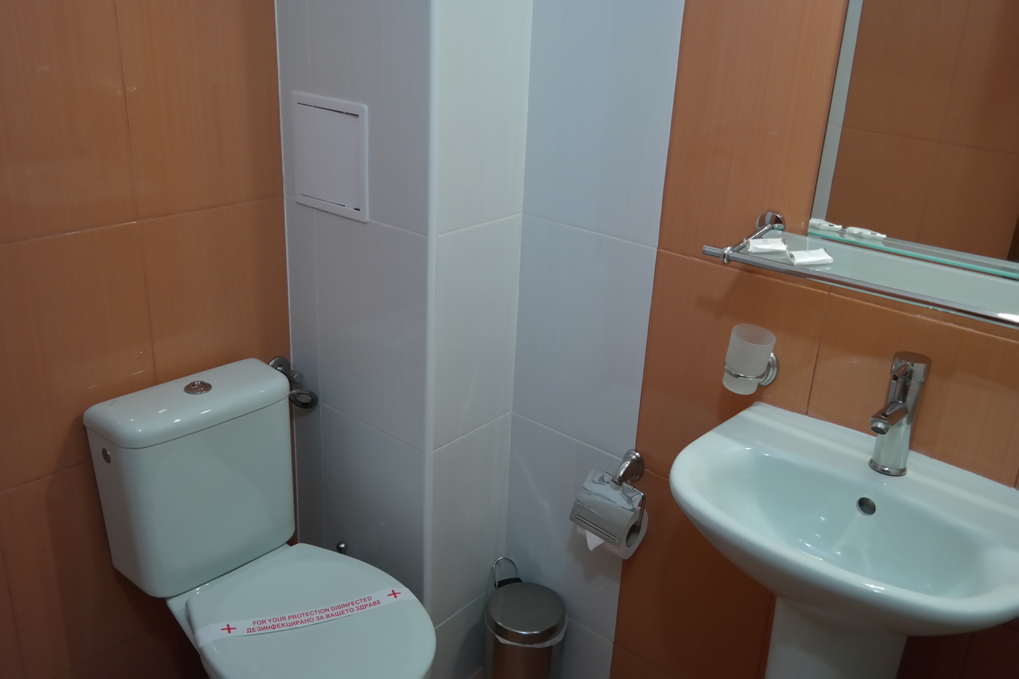 DBL_Large_2_Bathroom_2.jpg