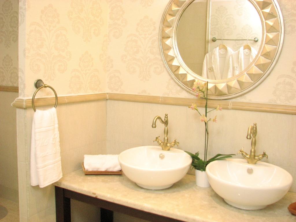 App_Bathroom.jpg