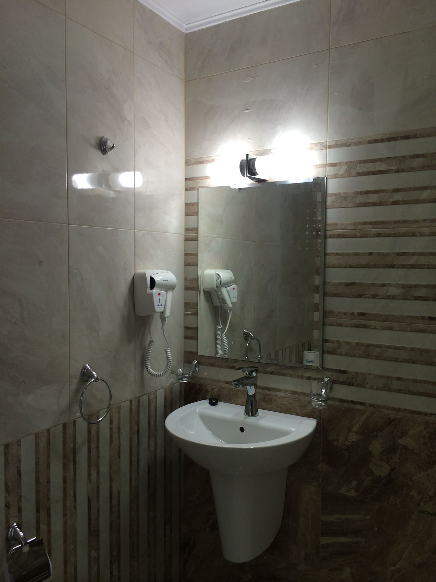 App_Bathroom_1.jpeg
