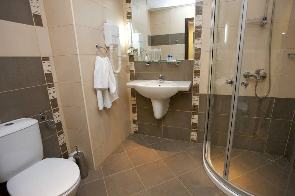 DBL_Bathroom.jpg