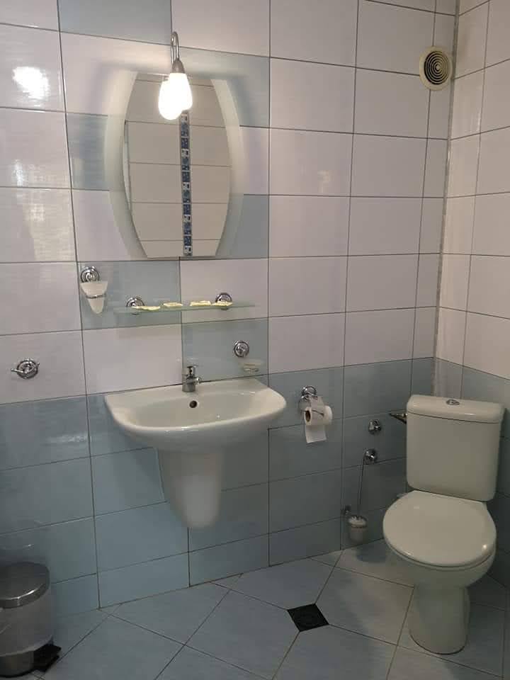 App_Bathroom.jpg