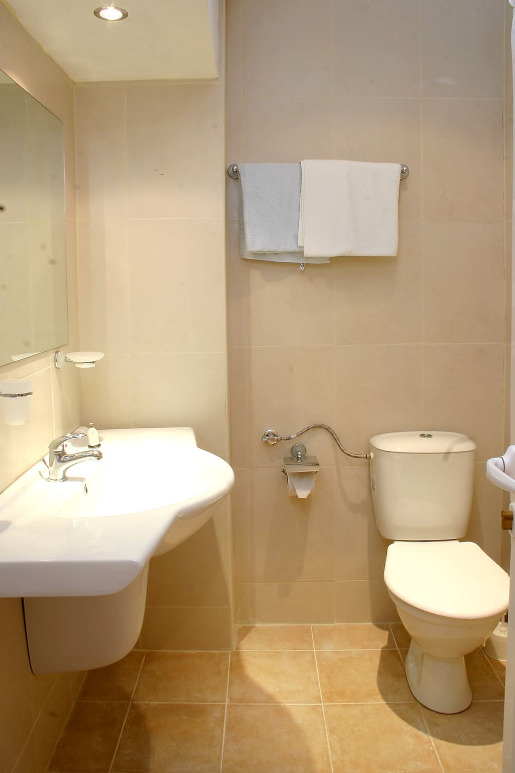 App_Bathroom.jpg