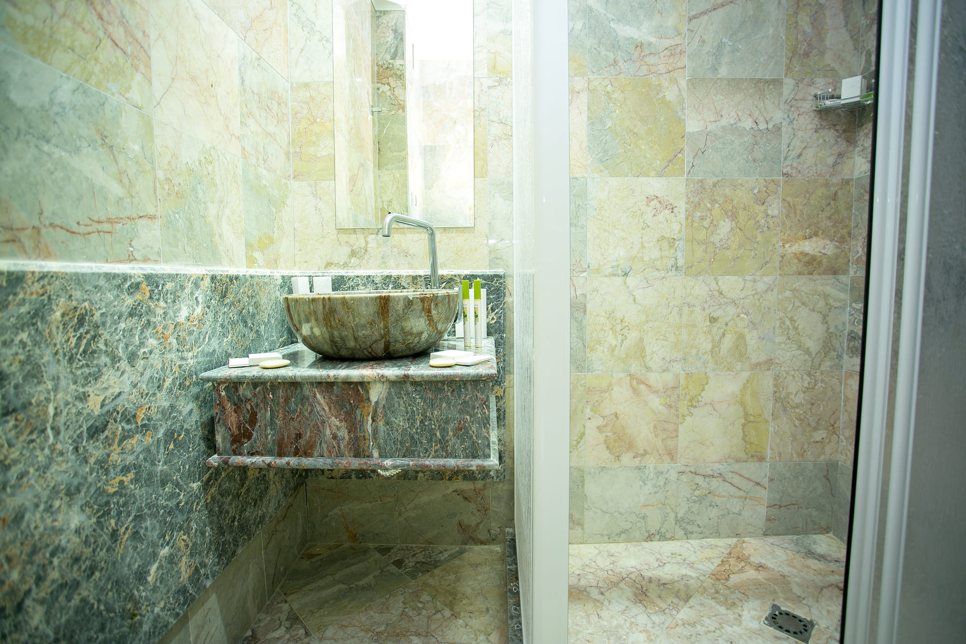 DBL_Bathroom.jpg