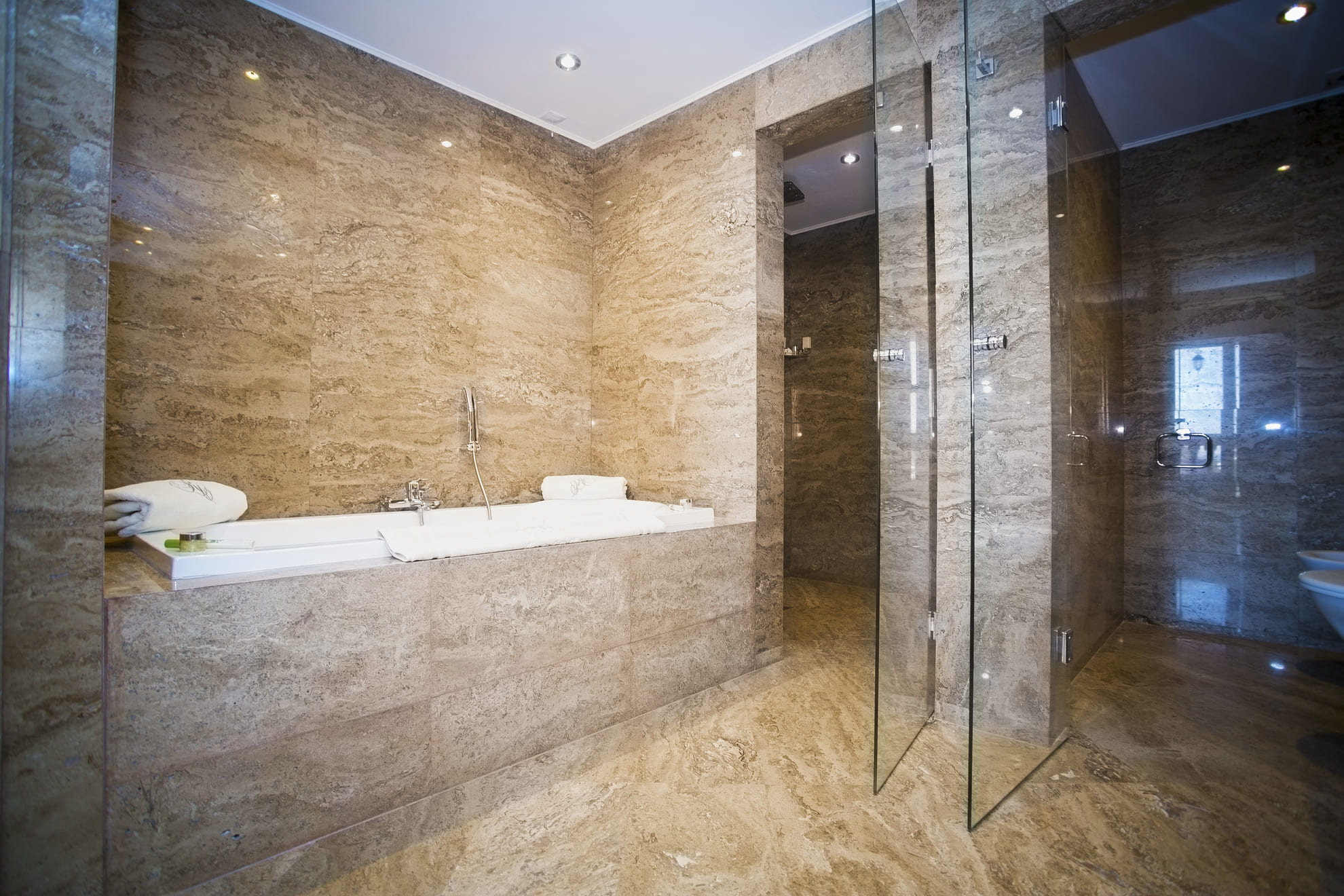 Studio_Standard_Bathroom_1.jpg