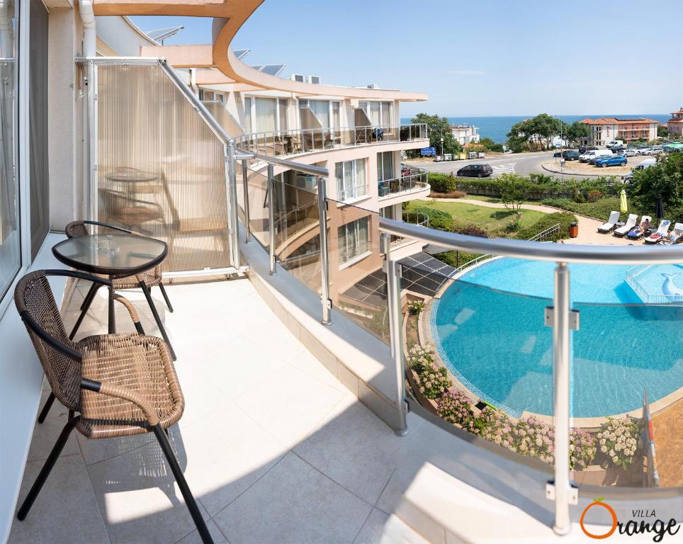 App_1_Bed_Balcony_1.jpg