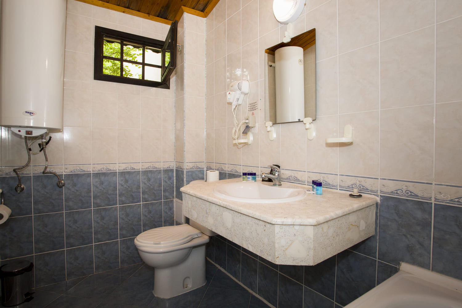 Villas_Bathroom.jpg