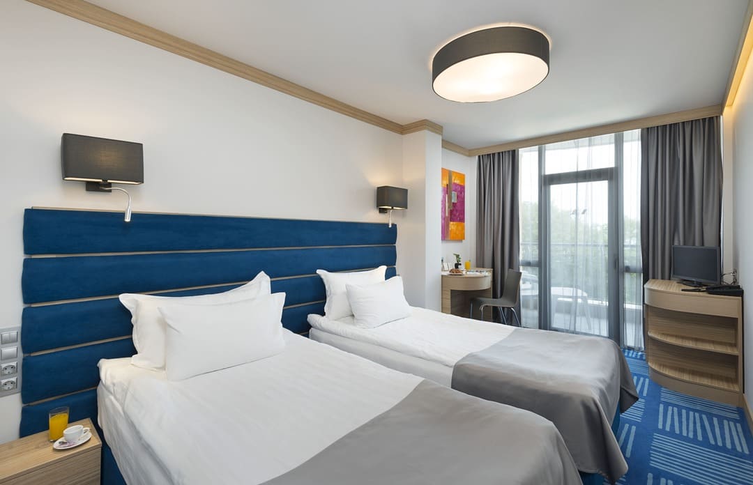 0.jpg