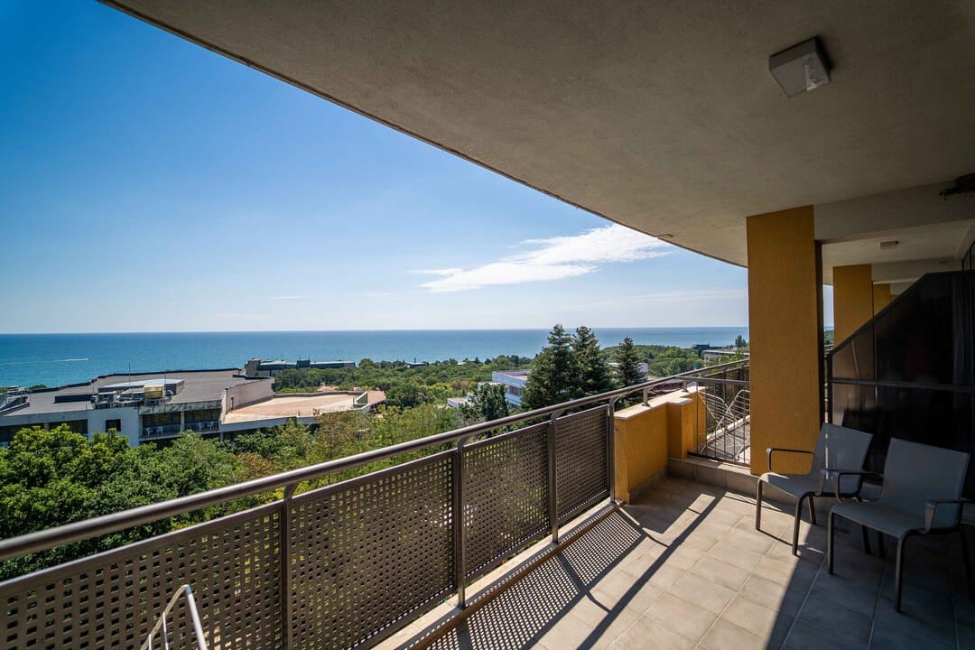 DBL_Balcony.jpg