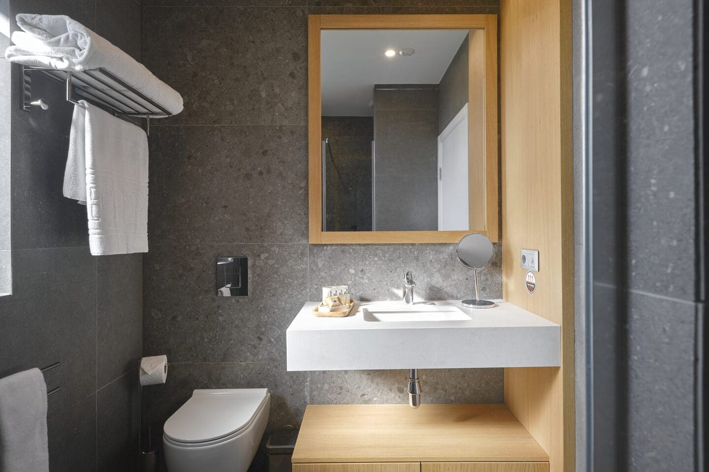 Highlight_Park_Bathroom_2.jpg