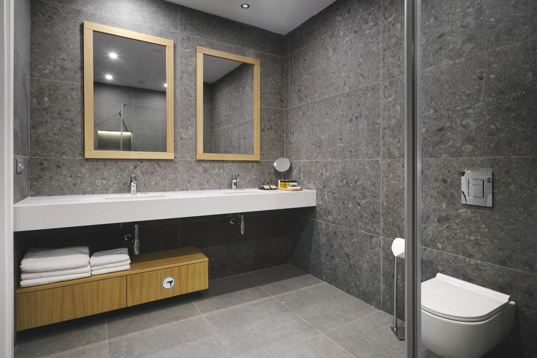 Studio_Bathroom.jpg