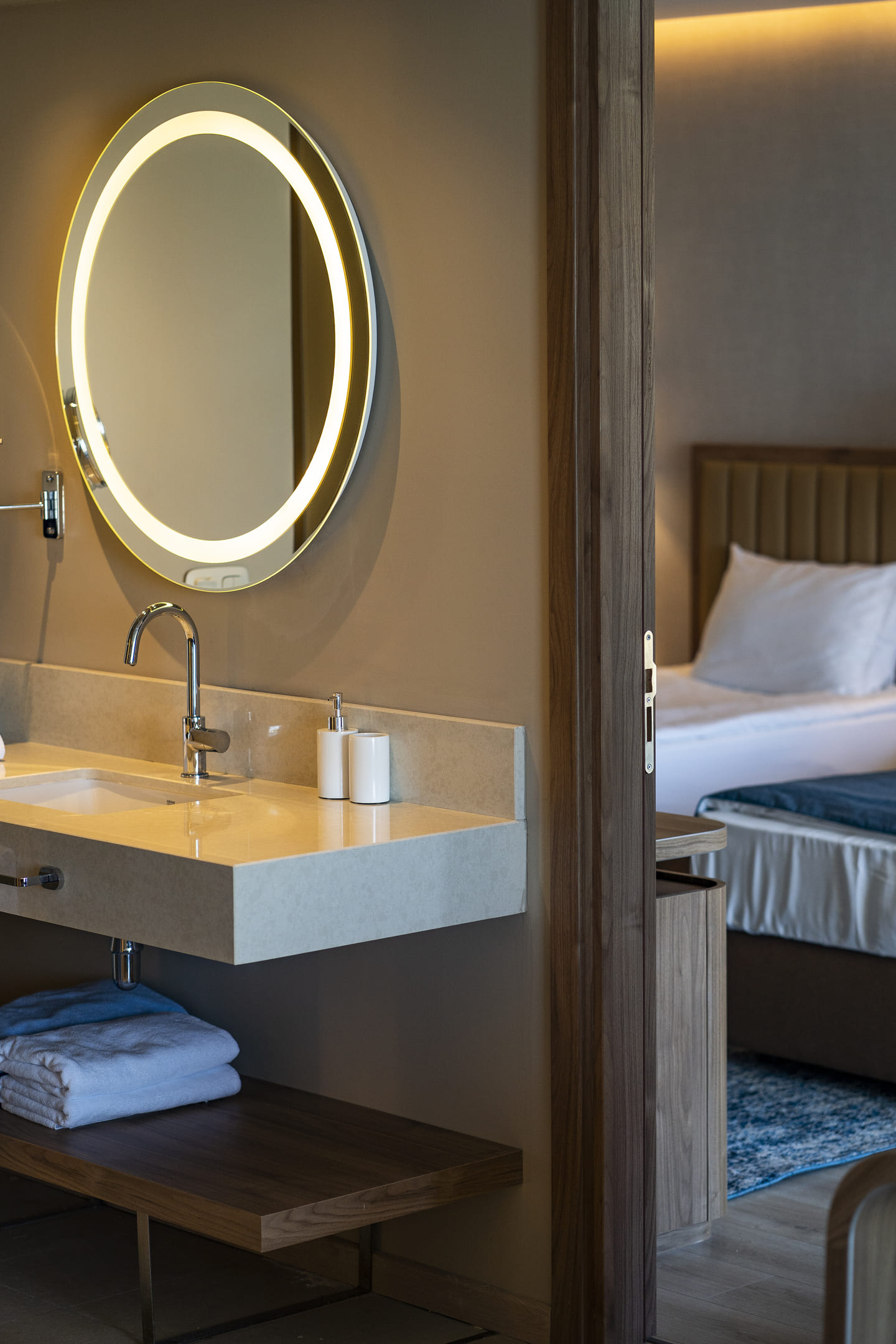 FAM_Sea_View_Bathroom.jpg