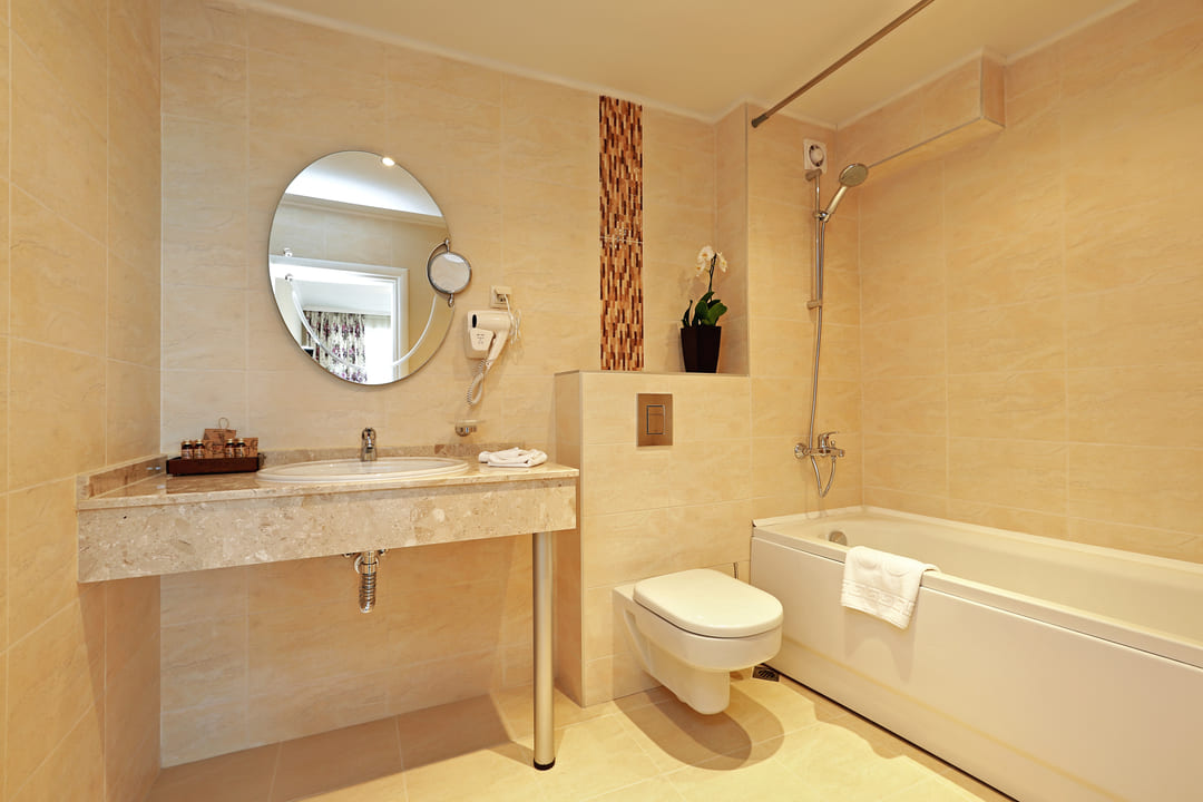 Studio_Bathroom.jpg