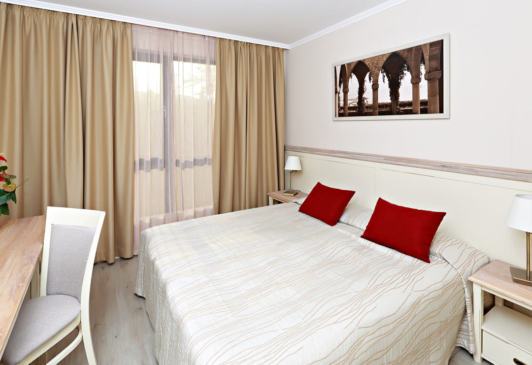 Suite_1_Bed_6.jpg