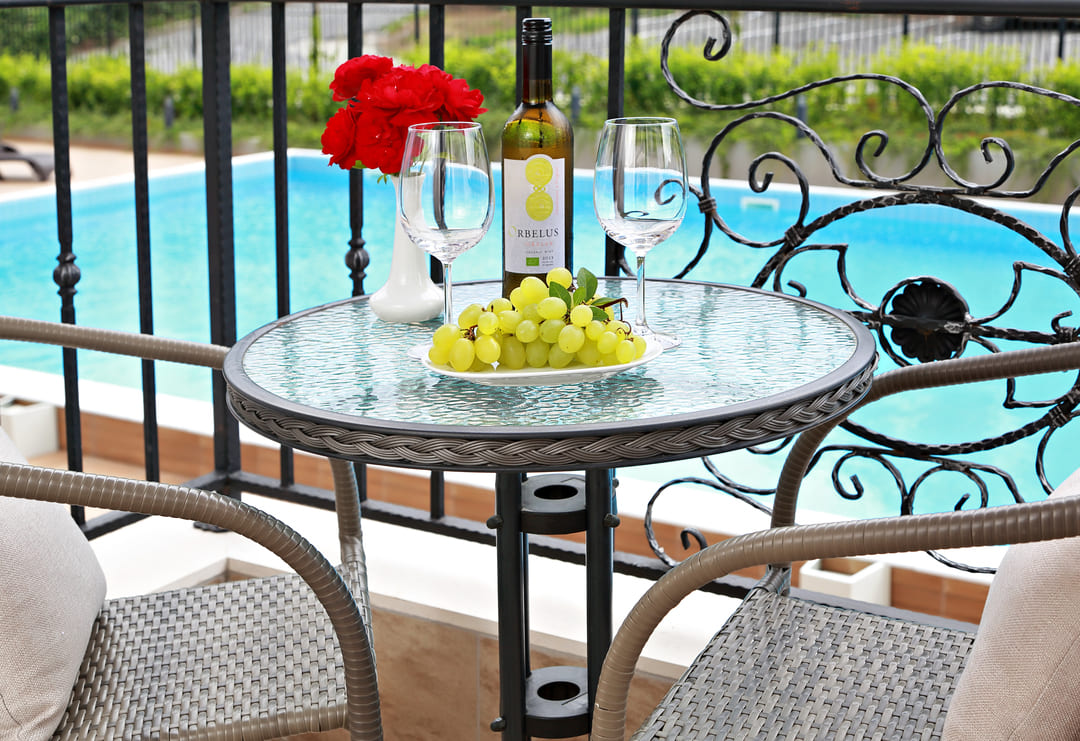Suite_1_Bed_Balcony.jpg