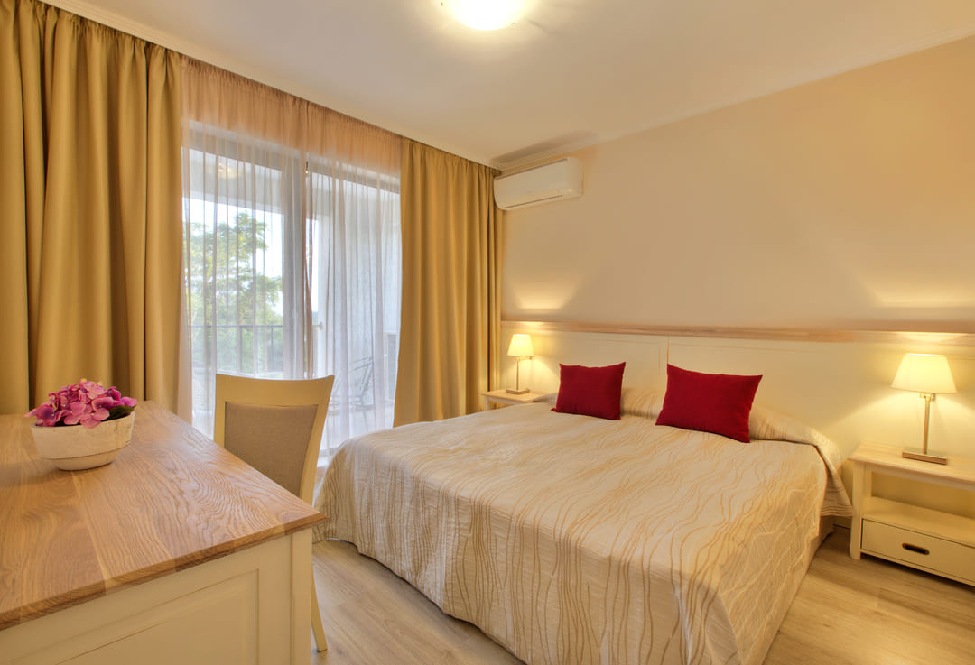 Suite_2_Bed_9.jpg