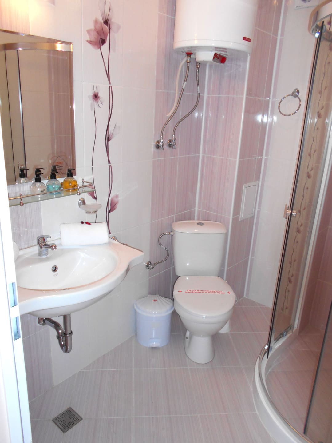 DBL_Deluxe_Bathroom.jpg