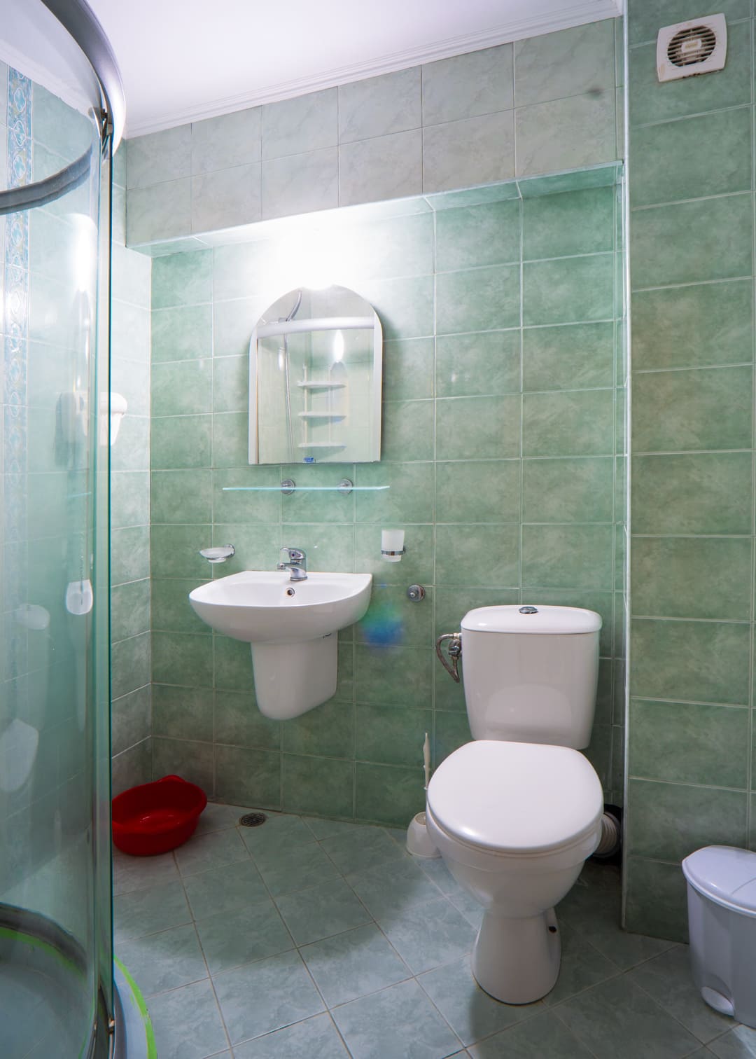DBL_Standard_Bathroom.jpg