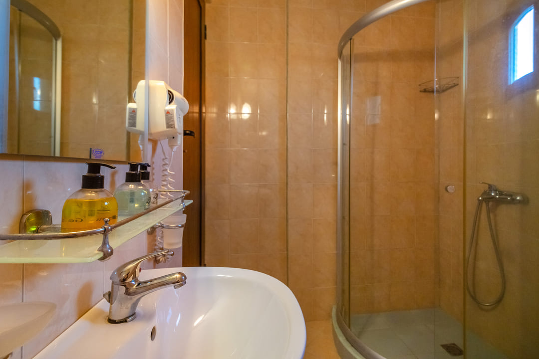 DB_SV_Bathroom_1.jpg