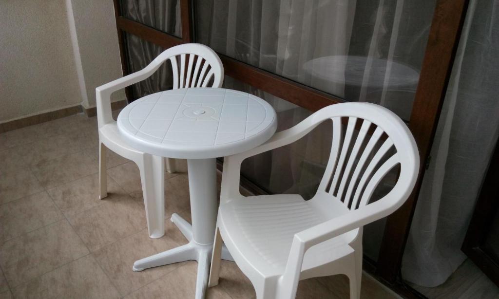 App_1_Bed_Balcony.jpg