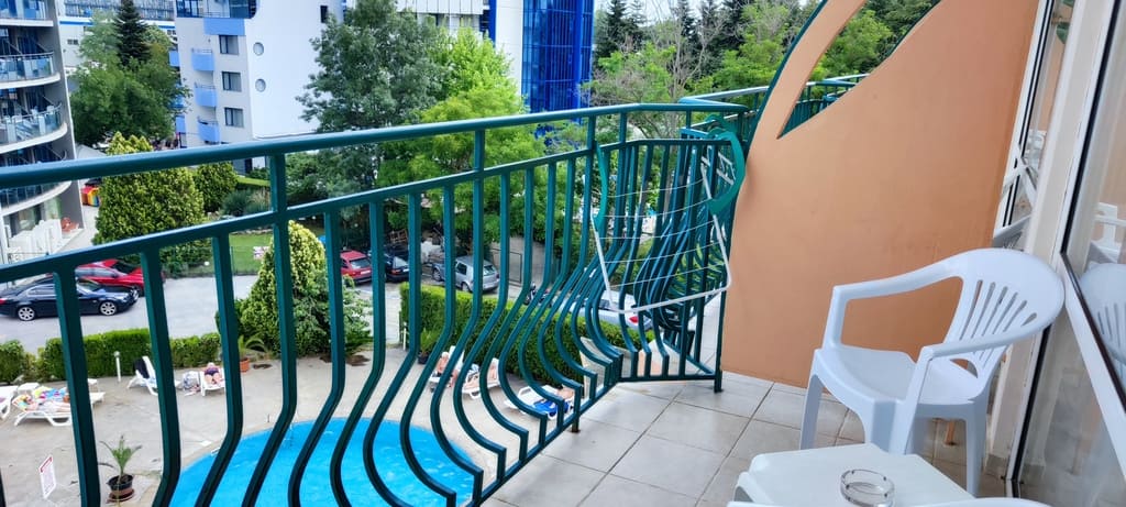 Balcony_1.jpg