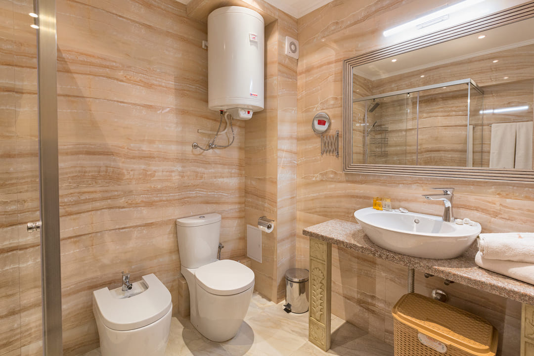 App_2_Bed_Bathroom_1.jpg
