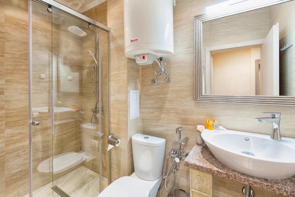 Studio_Bathroom.jpg