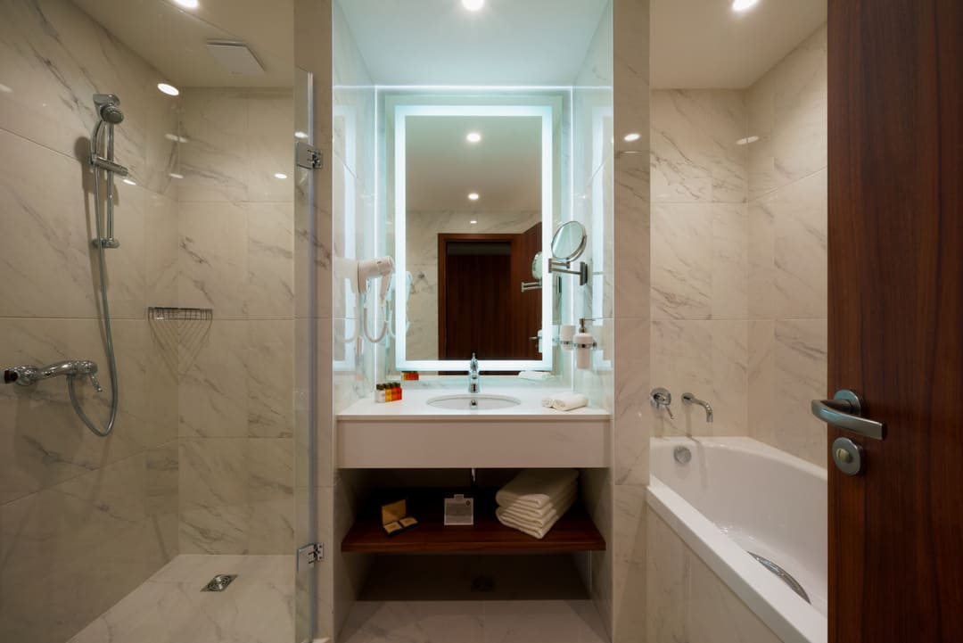bathroom_1.jpg