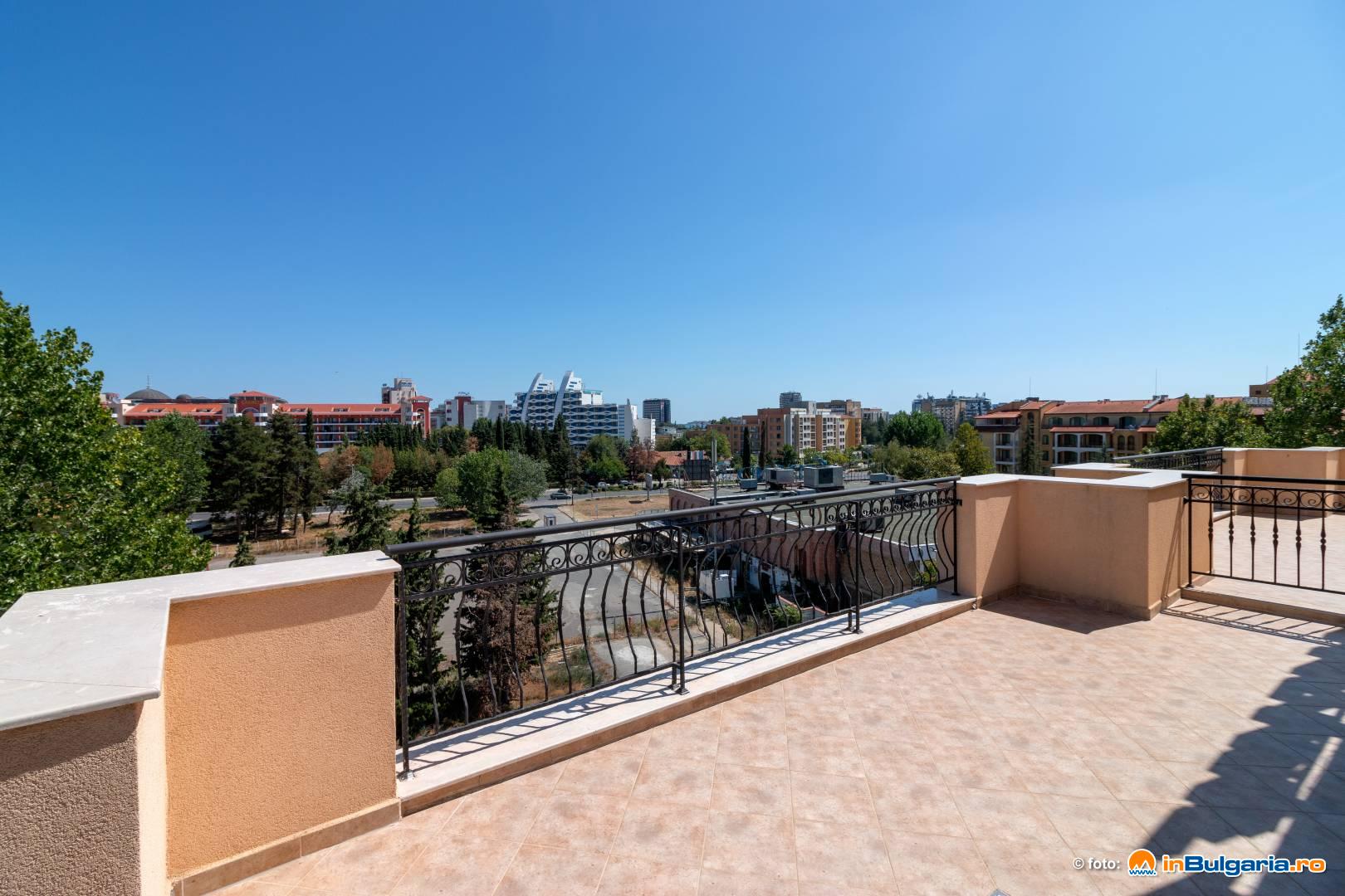 Hotel_Balcony.jpg