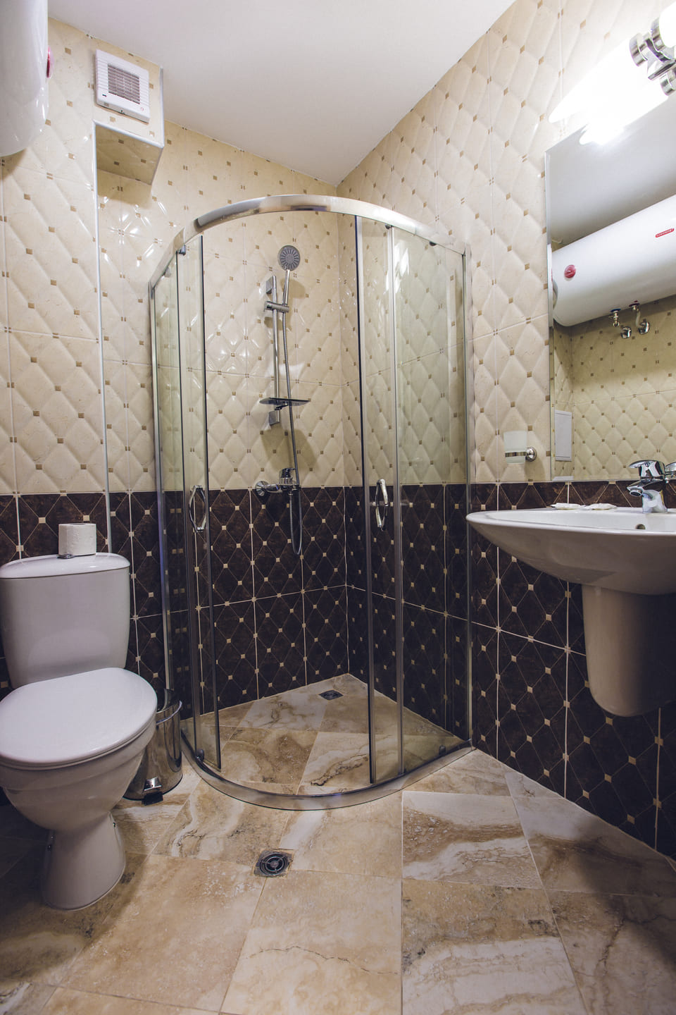 DBL_Bathroom.jpg