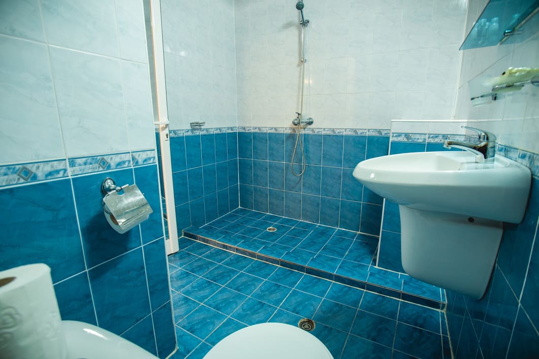 Bathroom_2.jpg